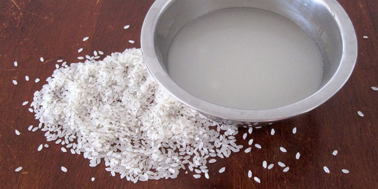 12 Khasiat tersembunyi dari bahan sisa tanak nasi