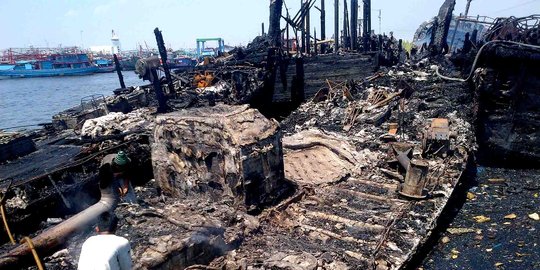 Kapal tugboat meledak di Pelabuhan Tanjung Emas, 9 orang luka