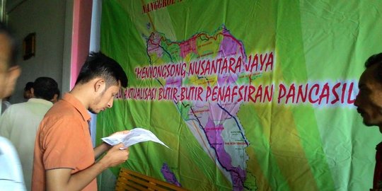 digerebek warga rev1