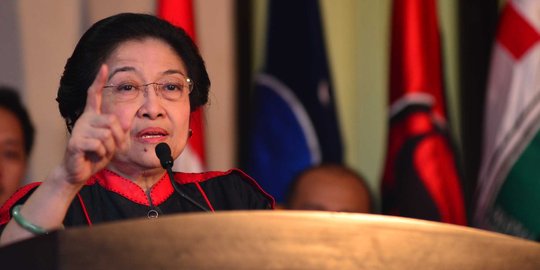 Megawati teteskan air mata baca puisi di HUT PDIP