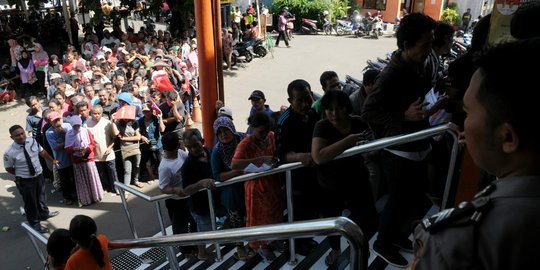 Pencairan dana PSKS Rp 400 ribu di Fatmawati, warga antre 5 jam