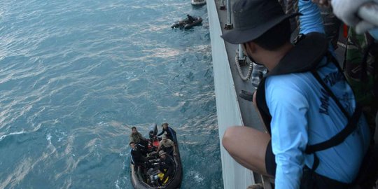 Kapal Baruna Jaya tangkap sinyal diduga dari black box AirAsia