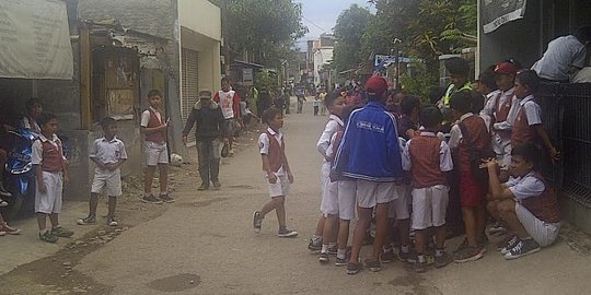 Jokowi datang, sekolah di Binong Bandung masuk setengah hari