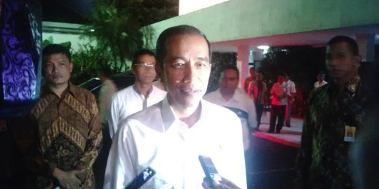 Jokowi mengelak ditanya calon Kapolri tak libatkan KPK & PPATK