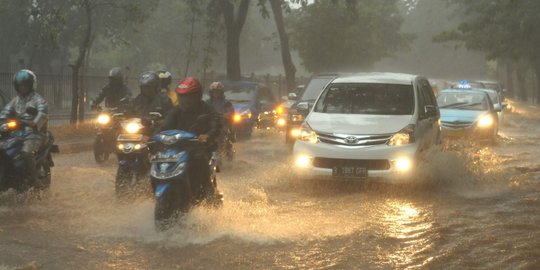 Pintu Air Pasar Ikan Penjaringan siaga 2 banjir