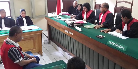 Berulang kali terlibat narkoba, eks polisi lolos dari vonis mati