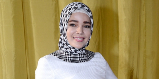 Dewi Sandra Hijab Adalah Suara Hati Wanita Muslim
