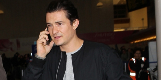 [FOTO] Style ini bikin Orlando Bloom seperti kepompong berjalan