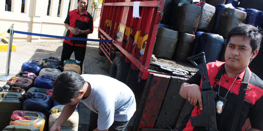 Bongkar gudang oli palsu, Polres Tasikmalaya amankan dua pelaku