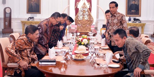 Jokowi tantang ekonom dan pengusaha yang pesimis ekonomi RI membaik