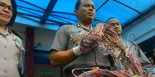 Kabel optik dicuri pegawai, PT Telkom rugi Rp 400 juta