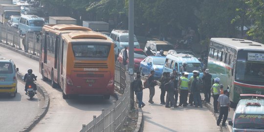 Benahi Transjakarta, Ahok akan tiru PT KAI