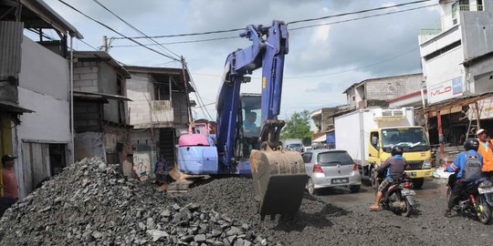 Kumuh dan bikin banjir, puluhan lapak di Solo Baru dibongkar paksa