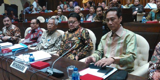 DPR, Kemendagri dan Kemenkum HAM rapat perdana bahas Perppu Pilkada