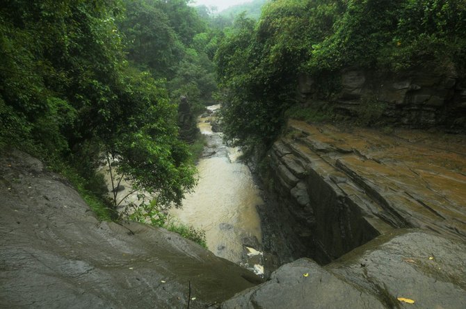 air terjun berlapis curug luhur cigangsa