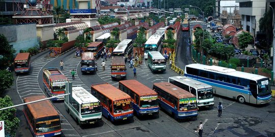 Harga bensin Rp 6.600, Ahok minta tarif angkot diturunkan