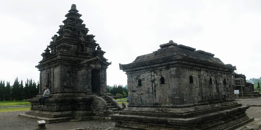 Mengunjungi komplek Candi Arjuna di Dieng