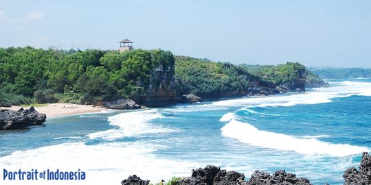 Pesona Pantai Kukup yang eksotis