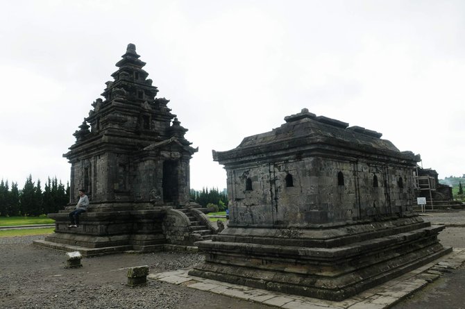 candi arjuna di banjarnegara