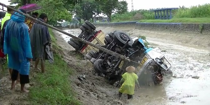 74+ Gambar Mobil Truk Gandengan HD Terbaru