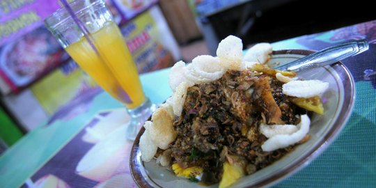 Menikmati lezatnya kuliner khas Semarang di Simpang Lima