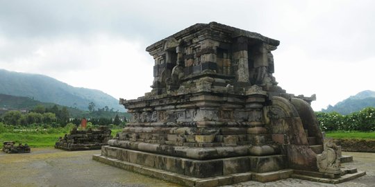 Cerita Dieng banyak menyimpan pusaka orang sakti