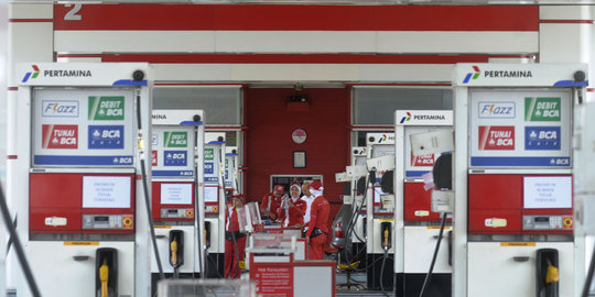 Usai Jokowi umumkan harga BBM turun, penjualan di SPBU anjlok