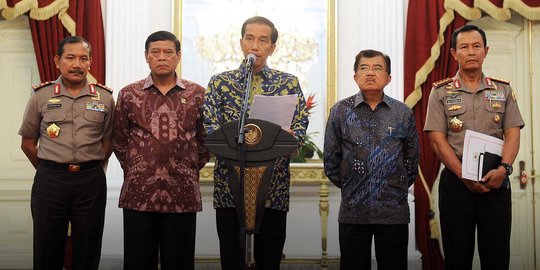 Kejanggalan-kejanggalan di balik Jokowi copot Jenderal Sutarman