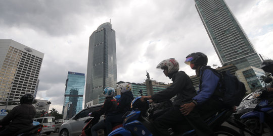 Larangan motor melintas Thamrin resmi berlaku, 208 pemotor ditilang