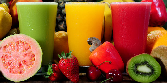 Makan buah lebih sehat dibanding minum jus!
