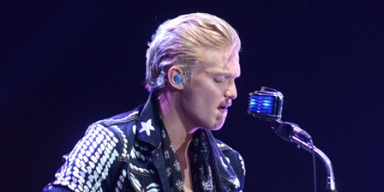 Bikin kejutan, Cody Simpson sedang garap materi baru