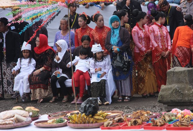 pemotongan gimbal di dieng