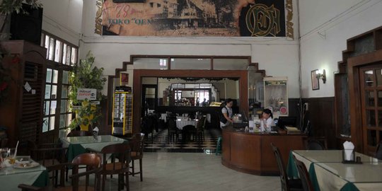 Mengunjungi Toko Oen, tempat tongkrongan none Belanda di Semarang