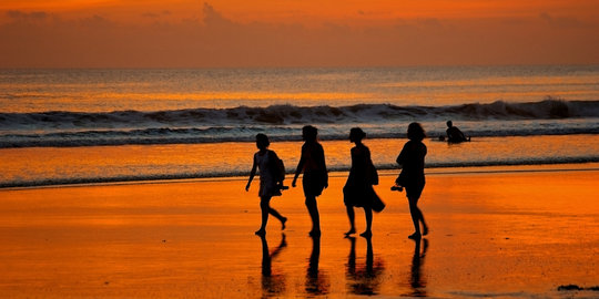 Menelusuri indah dan eksotisnya Pantai Seminyak