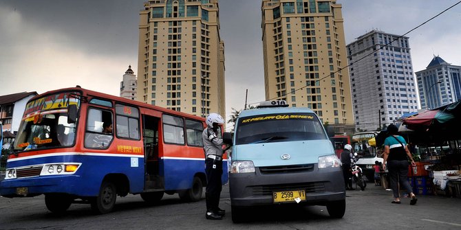 Harga BBM turun tarif angkutan di Terminal Kalideres tak 