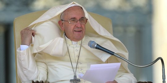 Paus Fransiskus: Umat Katolik tak perlu punya banyak anak