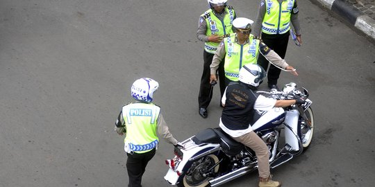 Sudah pakai pelat motor bebek, pemotor Harley tak punya SIM & STNK