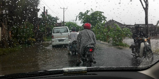 Setelah sampah, kini Kuta Bali diserang banjir