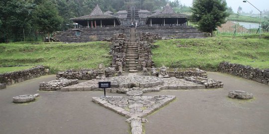 Menelusuri jejak Prabu Brawijaya V di Candi Cetho