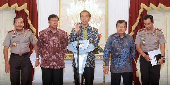 Jokowi dituduh tidak paham hukum, mana suara ahli hukum istana?