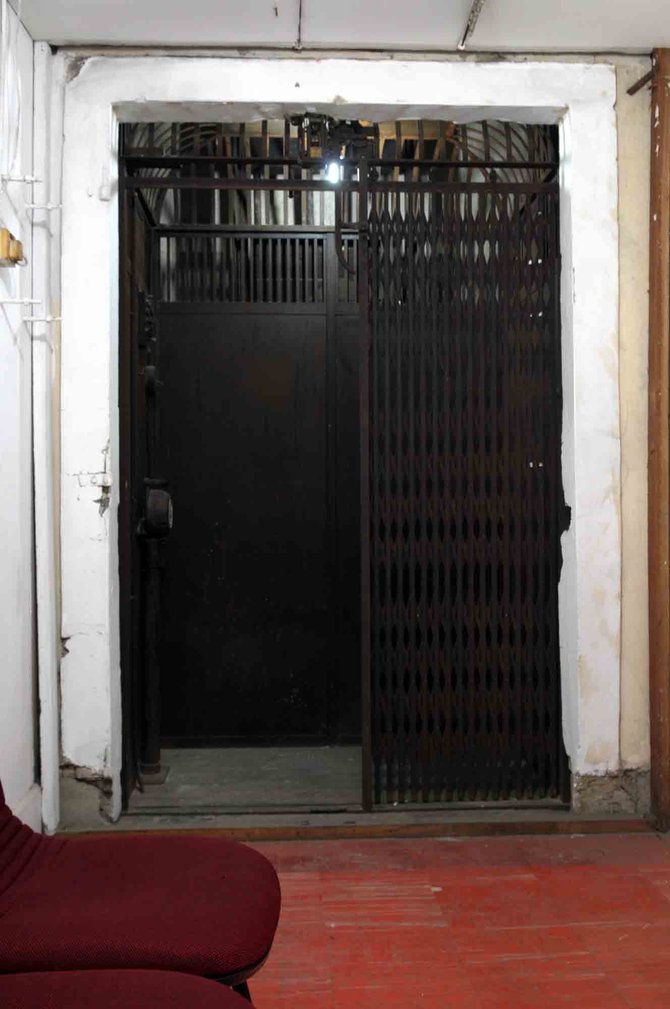 otis mesin lift pertama di indonesia