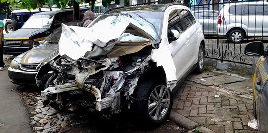 Spesifikasi Mitsubishi Outlander maut yang dikemudikan Christoper