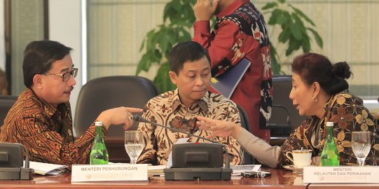 Di depan anggota DPR, Menteri Jonan ledek mahalnya tiket Susi Air