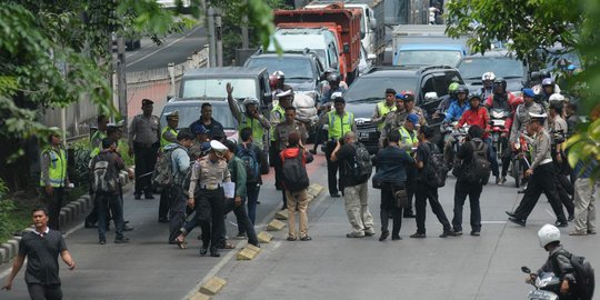 Olah TKP Outlander maut, Jalan Arteri Pondok Indah macet parah