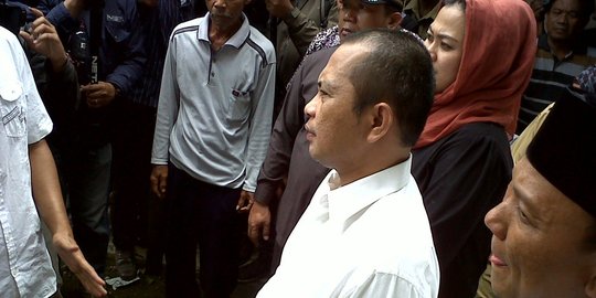 Sambangi pasar Kosambi, Menteri Marwan borong jeruk lokal