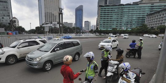 Membantah logika Ahok sebut motor penyebab macet Jakarta