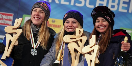 Tiga atlet ski cantik peraih trofi Kejuaraan Dunia Ski 2015