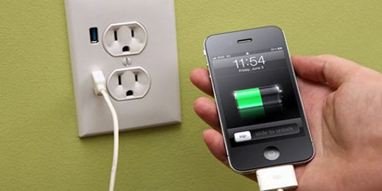 Suka tak cabut charger setelah baterai penuh, tagihan listrik naik?