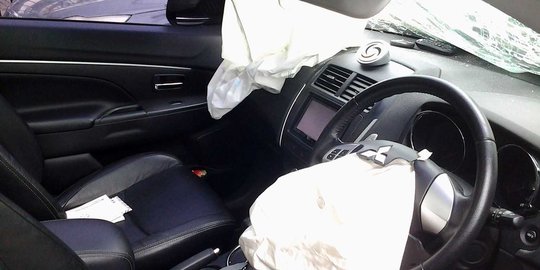pengemudi outlander malah tancap gas rev1