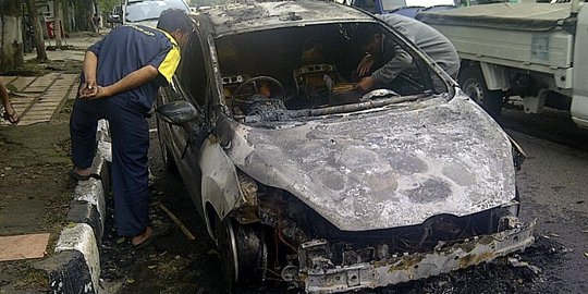 Ditinggal makan di 'Kehidupan Tidak Pernah Berakhir', mobil terbakar